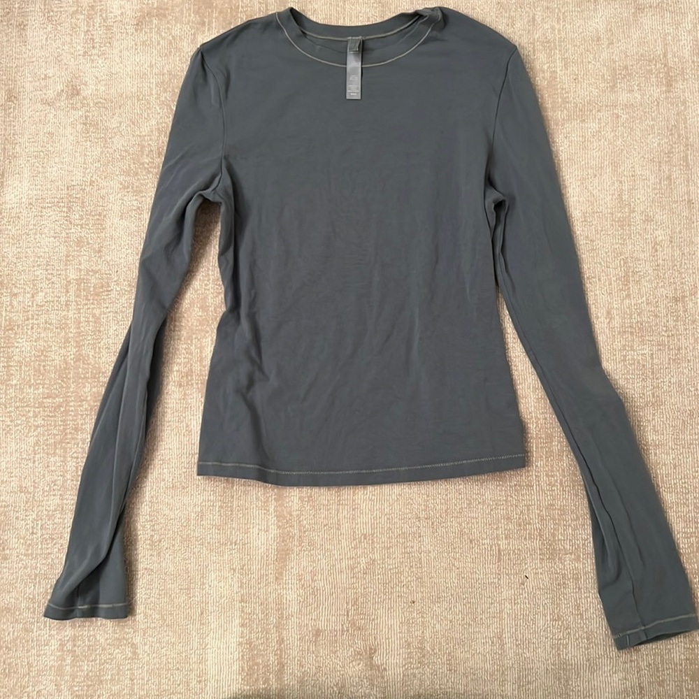 Skims Long Sleeve Top Size M